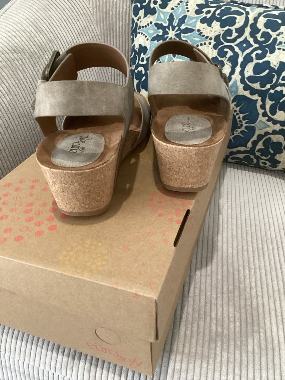EuroSoft Stone Taupe Sandals Size 9 - Picture 4 of 8